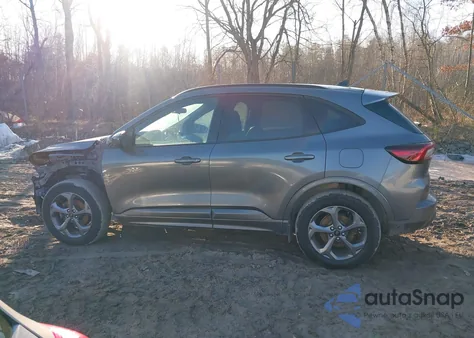 2023 Ford Escape St-Line Select from USA, damaged, VIN 1FMCU9NA4PUA38594